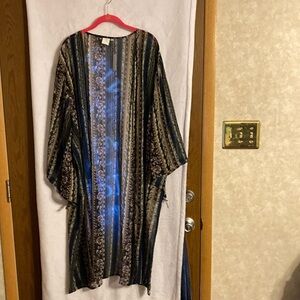 Christoper & Banks kimono top